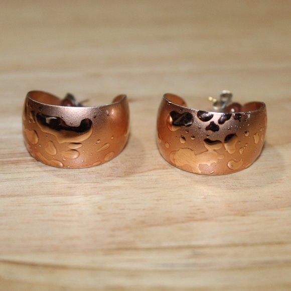 Rose colored small bangle earrings - Picture 1 of 6